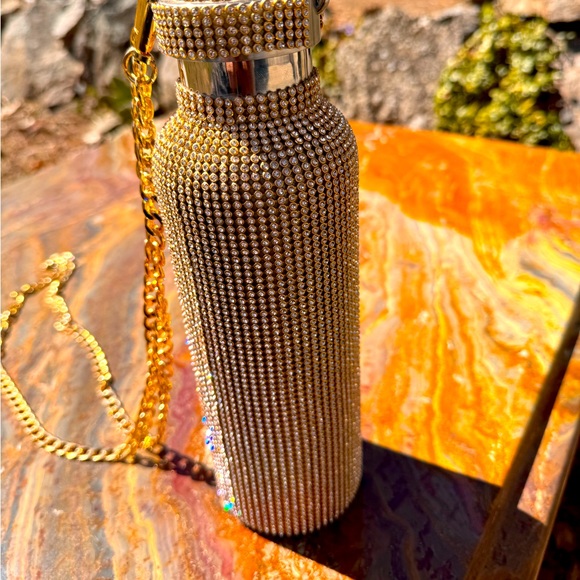 Gold rhinestone stainless steel water bottle, with crossbody chain - Picture 10 of 11